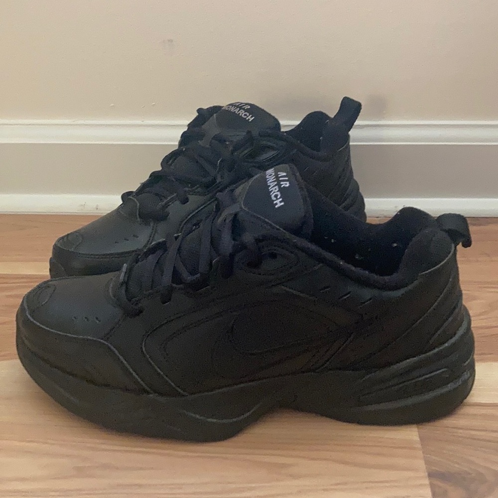 𝅺MEN’S Nike Air Monarch IV